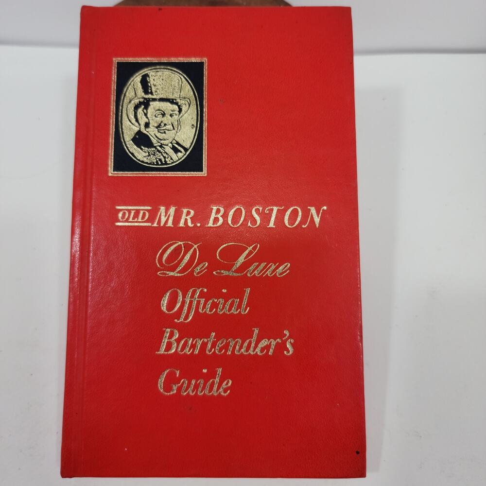 Old Mr. Boston De Luxe Official Bartender's Guide 1970 edition Vintage Books